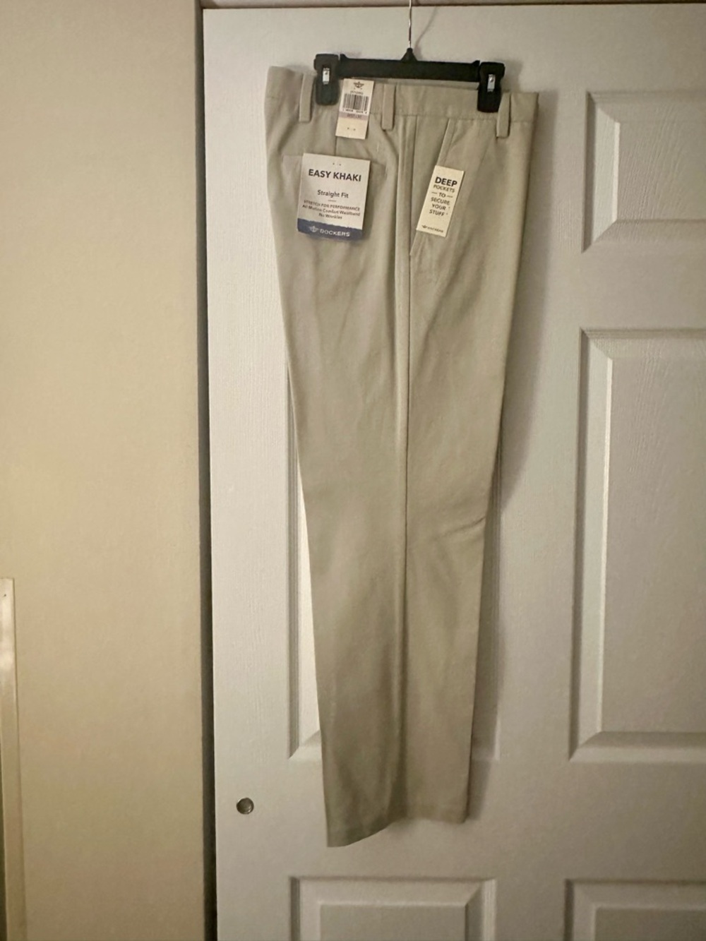 Dockers Easy Khaki Straight Fit Men's Khaki Pants